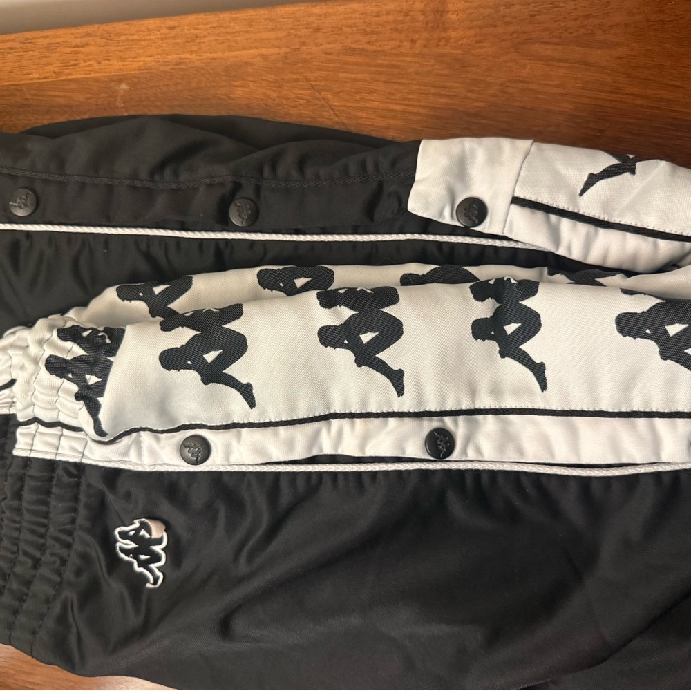 Kappa Women’s Black side buttons Joggers with Logo Trim - Picture 4 of 10